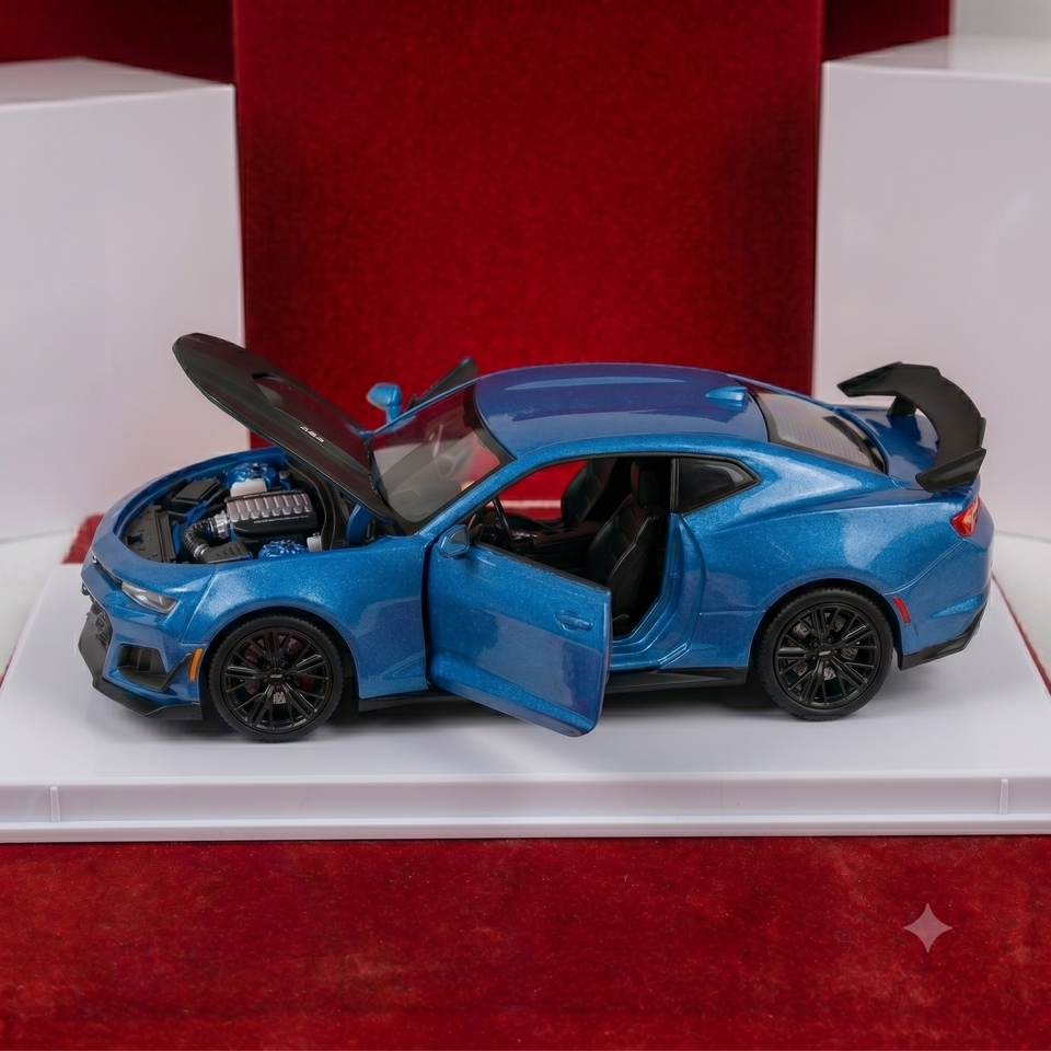 1:24 Chevrolet Camaro Z/28 Diecast Model – Metallic Blue